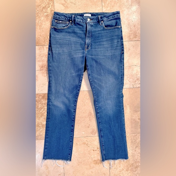 GOOD AMERICAN “Good Straight Raw Hem High Waist Straight Leg Jeans” - Picture 9 of 16